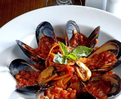 Moules au vin blanc et à la tomate