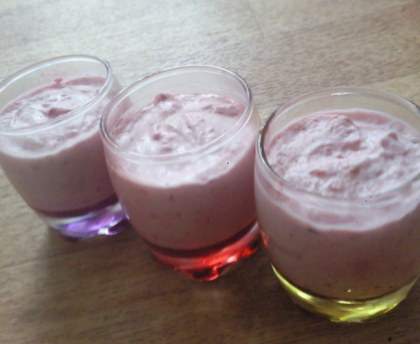 Mousse à la framboise sur gelée de framboise