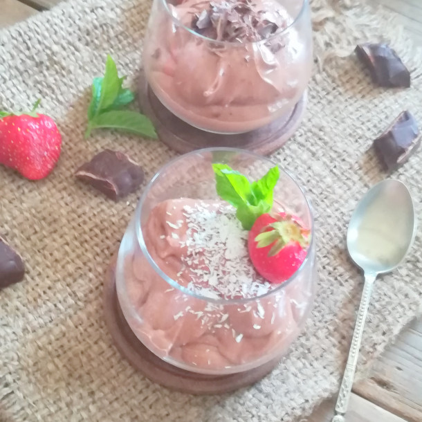 Mousse au chocolat noir et lait de coco sans lactose