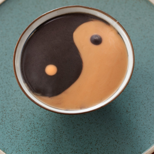 Mousse chocolat main de Bouddha, et sésame noir