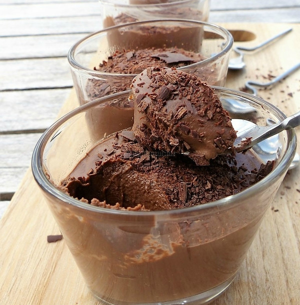 Mousse crémeuse au chocolat et à l'aubergine