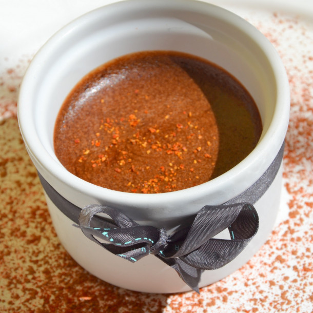Mousse de chocolat noir au piment d' Espelette