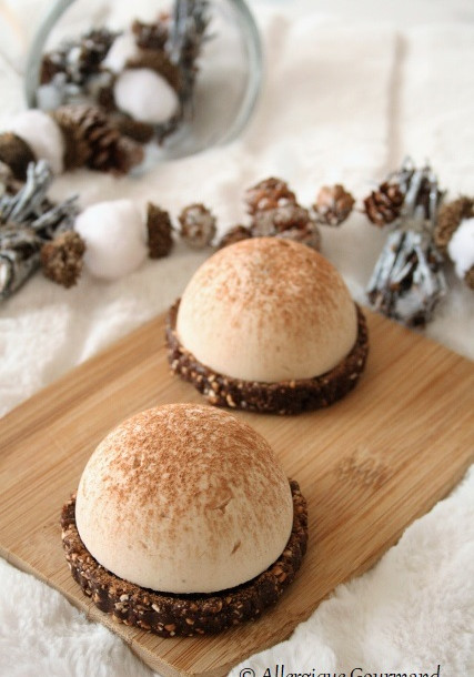 Mousse de marron sur sa pâte de dattes chocolatée