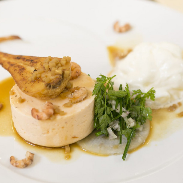 Mousseline de truite au fromage à tartiner et son espuma, jus réduit à la bière