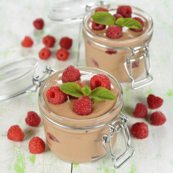 Mousses au chocolat et aux framboises