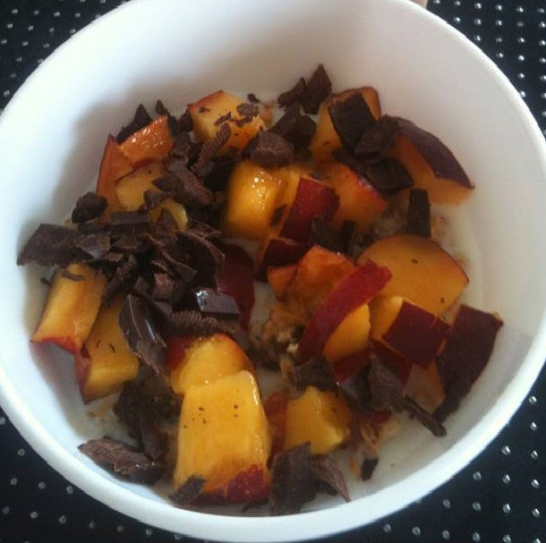 Muesli à la nectarine et aux copeaux de chocolat noir