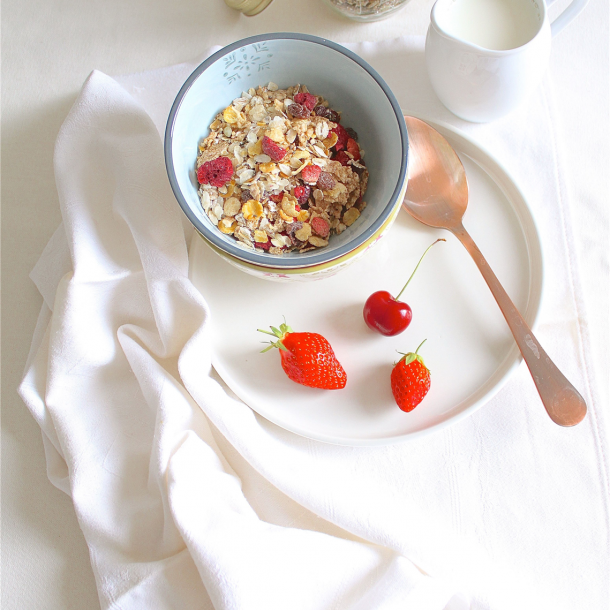 Muesli protéiné, super aliments, fruits rouges et fruits secs (sans gluten)