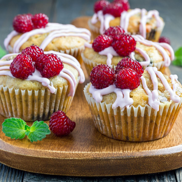 Muffins au chocolat blanc et aux framboises