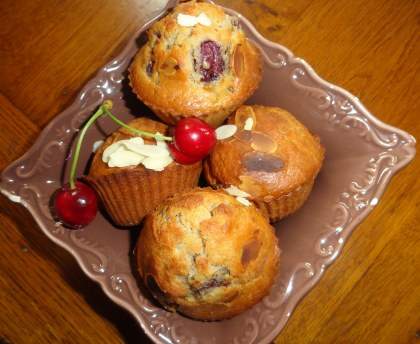 Muffins aux amandes et aux cerises