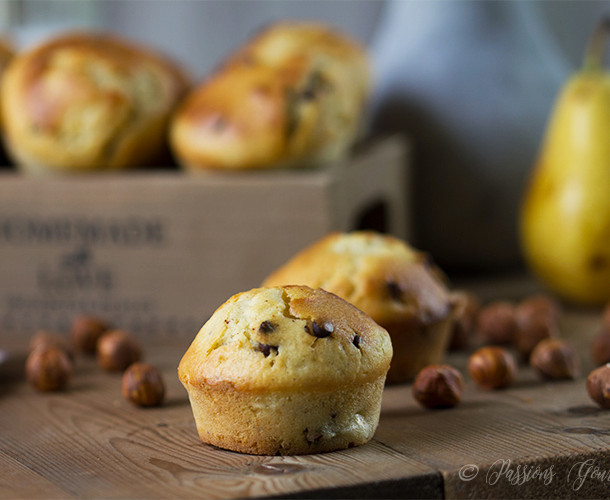 Muffins poires-chocolat-noisettes