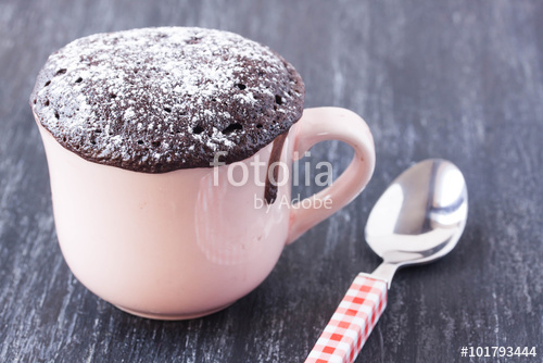 Mug cake chocolat - cerise