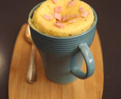 Mug cake jambon-fromage