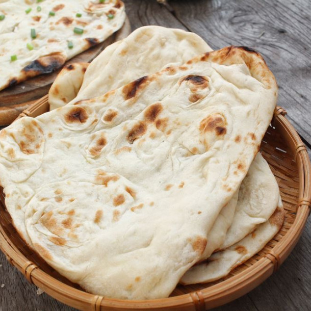 Naans à l'ail et au gruyère