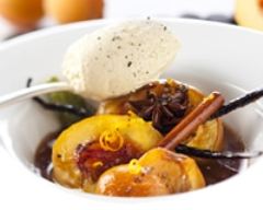 Nectarines et abricots rôtis à la cannelle, vanille et poivre noir