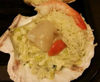 Noix de Saint Jacques à la fondue de poireaux et de carottes