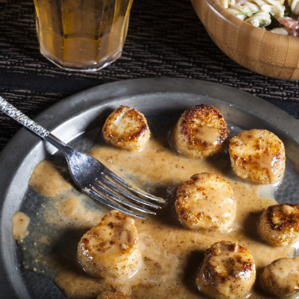 Noix de Saint-Jacques flambées au Cognac