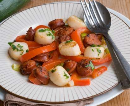 Noix de St Jacques sur lamelles de poivrons confits