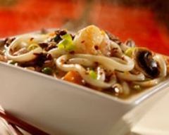 Nouilles chinoises aux gambas et aux champignons noirs 