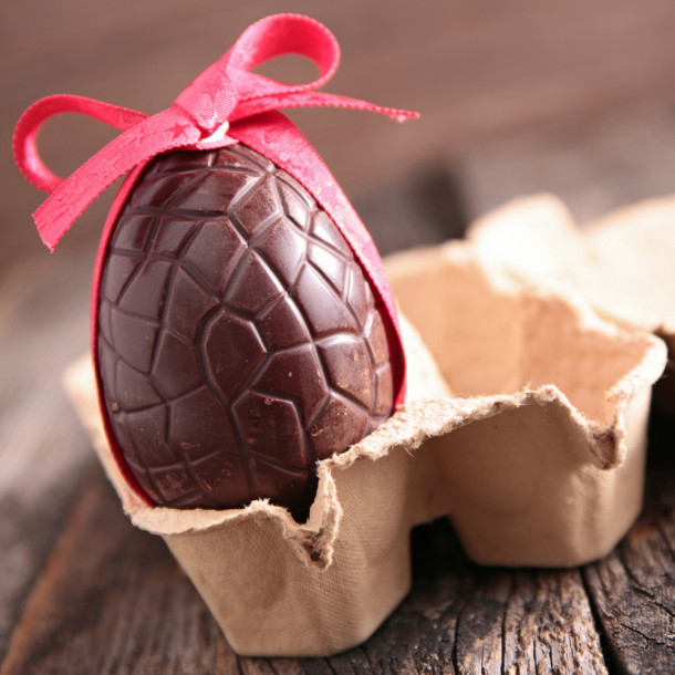 Oeuf au chocolat noir saveur framboise