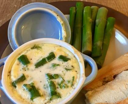 Oeuf cocotte chèvre-asperge