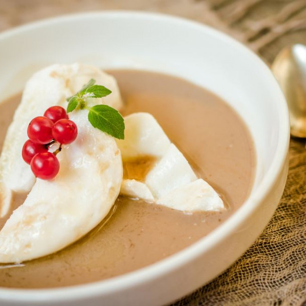 Oeufs à la neige sauce chocolat et muesli