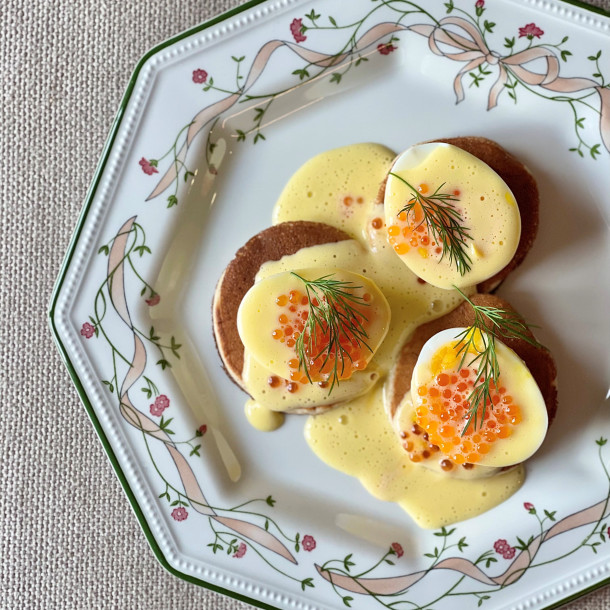 Oeufs Bénédicte, pancakes au sarrasin