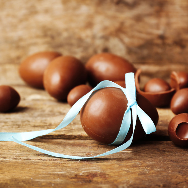 Oeufs en chocolat au lait saveur fruits de la passion