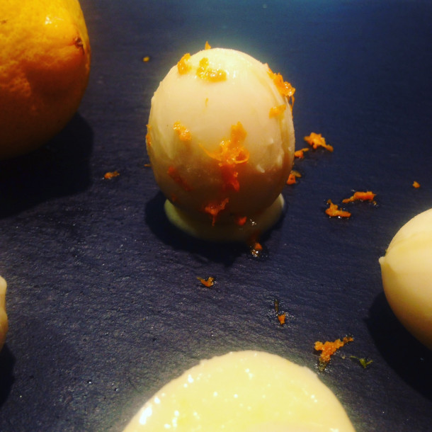 Oeufs en chocolat blanc au citron