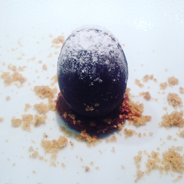 Oeufs en chocolat noir fourré praliné