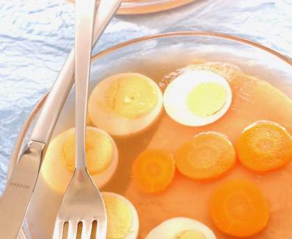 Oeufs en gelée au jambon et à la tomate