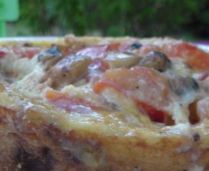 Omelette à la tomate et aux champignons