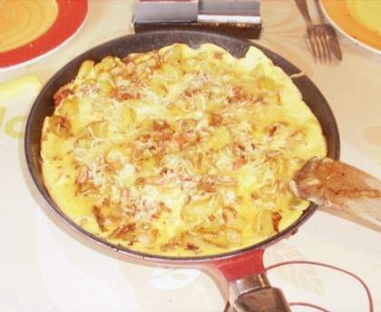 Omelette à l'ancienne (oignon-lardon-pomme de terre)