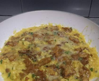 Omelette aux girolles, ail et persil