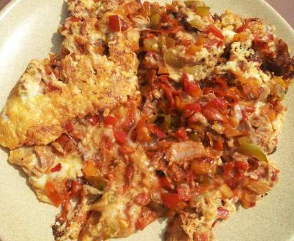 Omelette aux oignons et poivrons