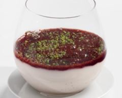 Panacotta de cranberry, pistaches croquantes