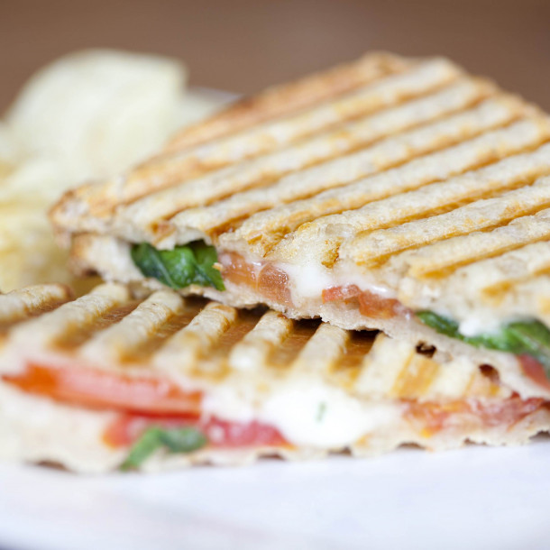 Panini italien aux tomates et mozzarella