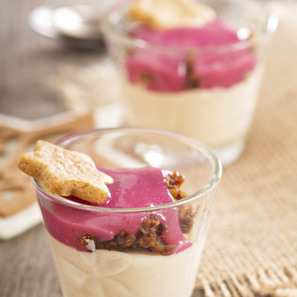 Panna cotta à la vanille, au pain d'épices et à la framboise