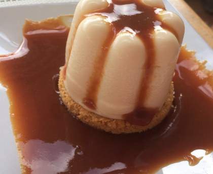 Panna cotta sur sablé breton et nappage caramel