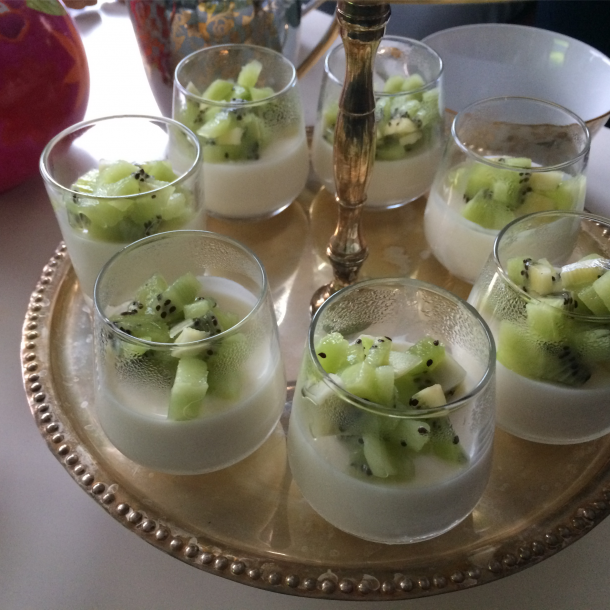 Pannacotta au lait de coco et kiwi
