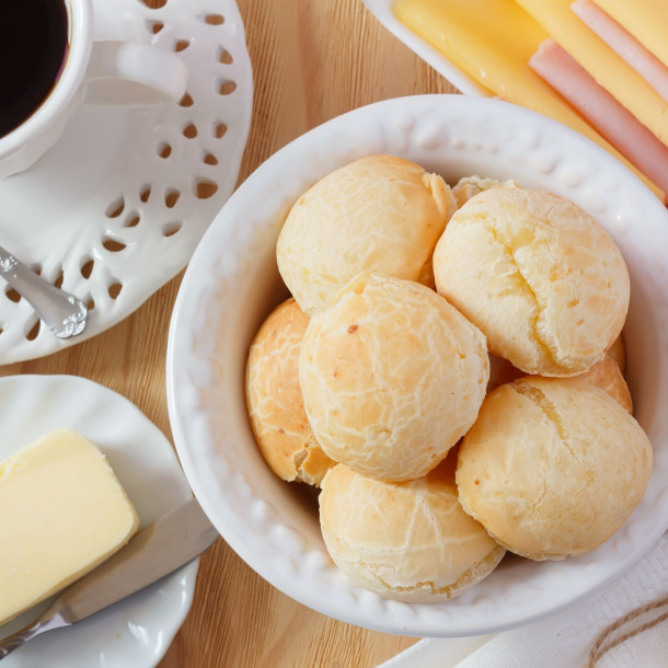 Pao de quejo (pain brésilien au fromage)