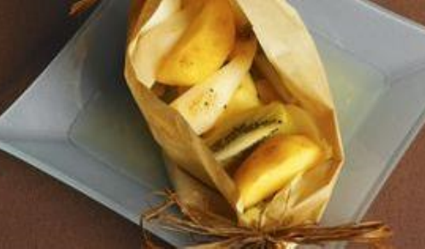 Papillote de pommes, kiwis, poires et nectarines