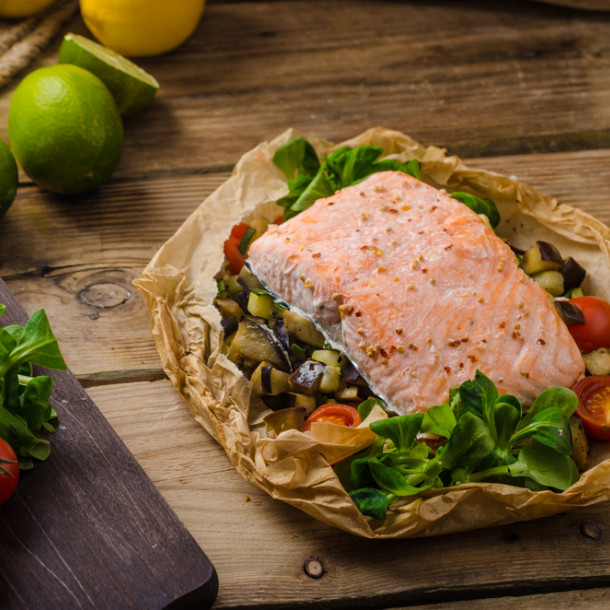 Papillote de saumon et poireaux à la moutarde