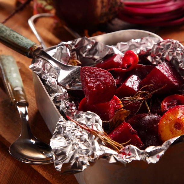 Papillotes de betteraves et patates douces aux oignons