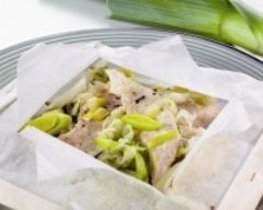 Papillotes de poireaux et volaille à la coriandre