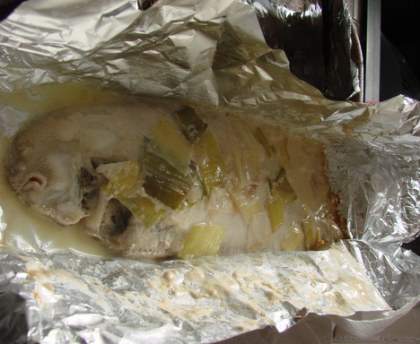 papillotes de sole tropicale sur lit de poireaux