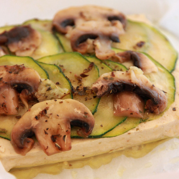 Papillotes de tofu, courgettes et champignons