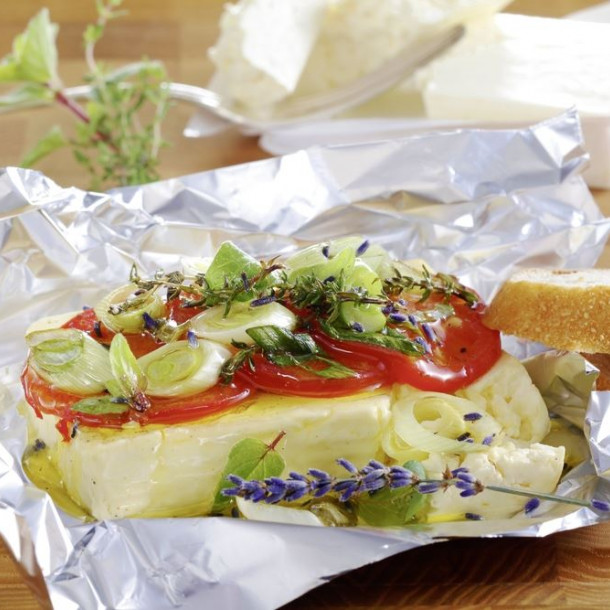 Papillotes de tomates au chèvre et au thym à la vapeur 