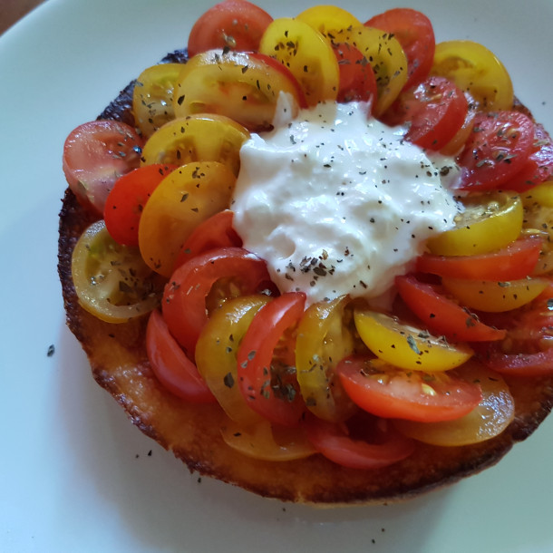 Pascades estivales tomates cerise burrata et pesto de noisettes