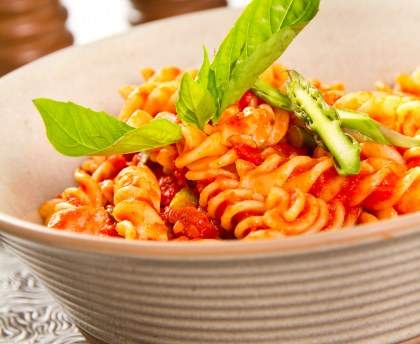 Pasta alla caprese (pâtes tomates mozzarella)
