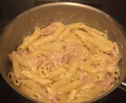 Pâtes à la crème de parmesan et jambon